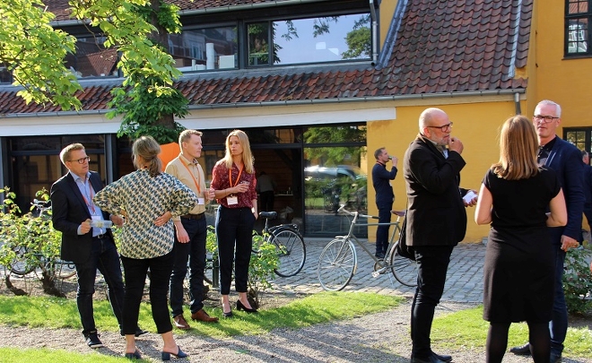 Byens Saloner & Netværksbar: På den anden side